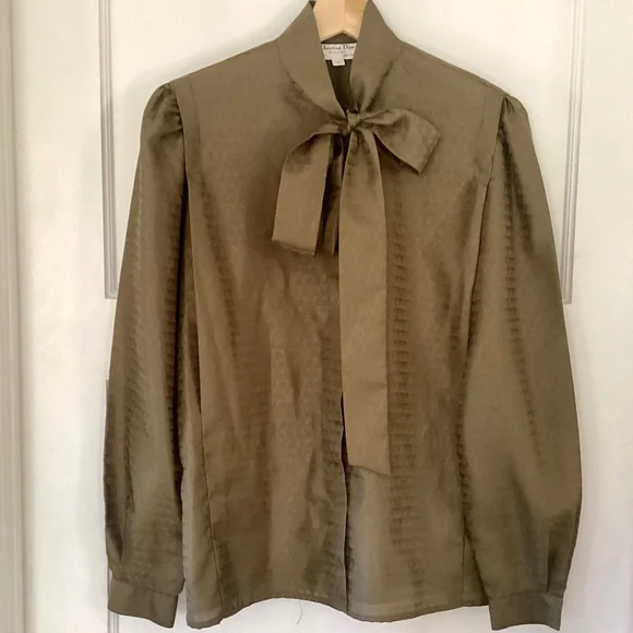 Christian Dior Vintage Olive Green Neck Bow tie Blouse size 6 Logo Old Money - Picture 1 of 16